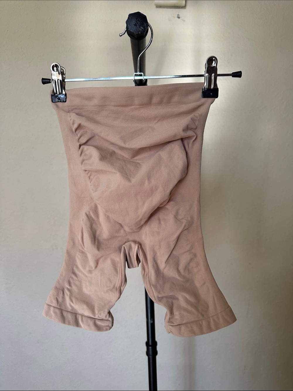 NWOT SKIMS Seamless Sculpt Maternity Mid Thigh Short‎ - Clay Size S/M